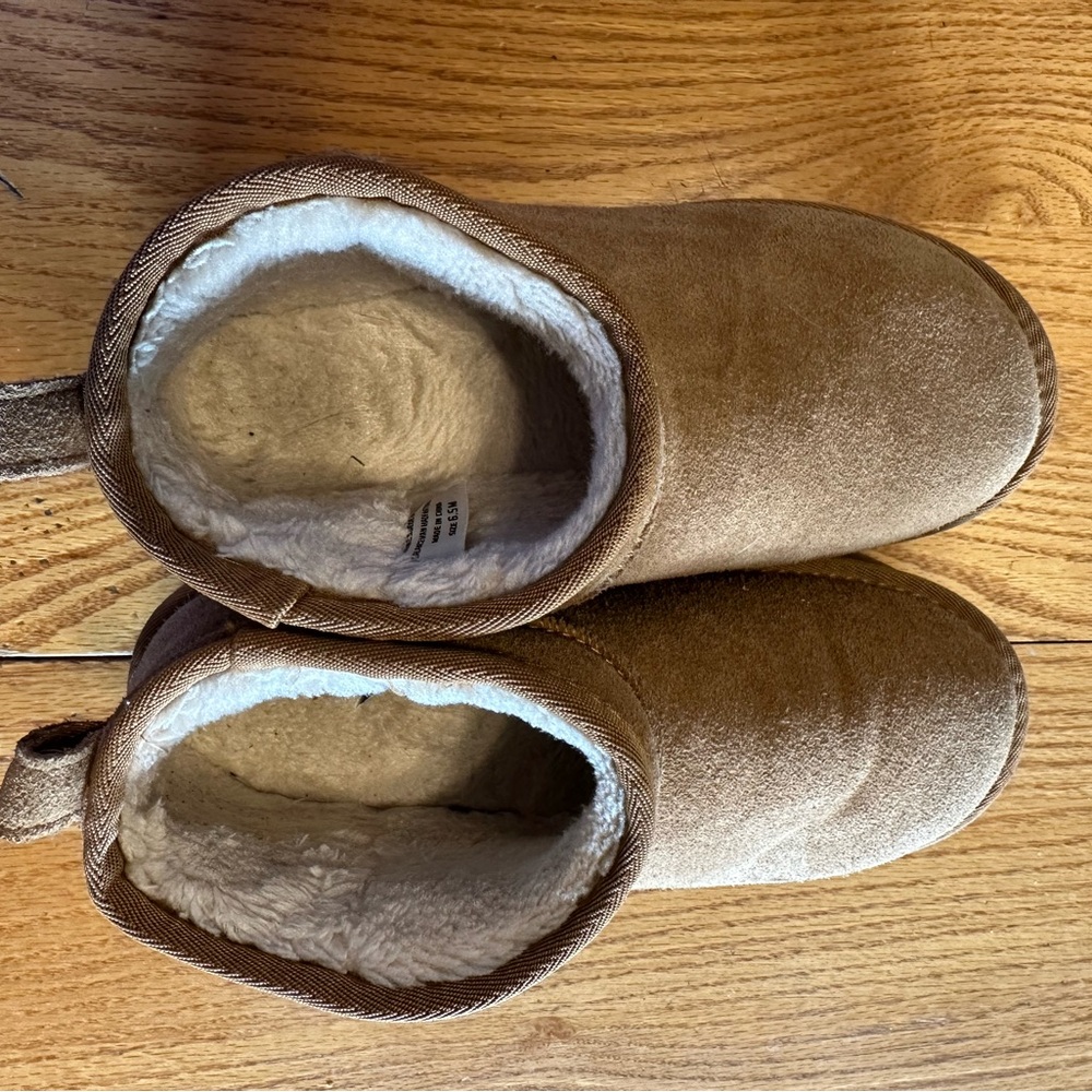 Leather platform boots size 6.5. Still great shape.